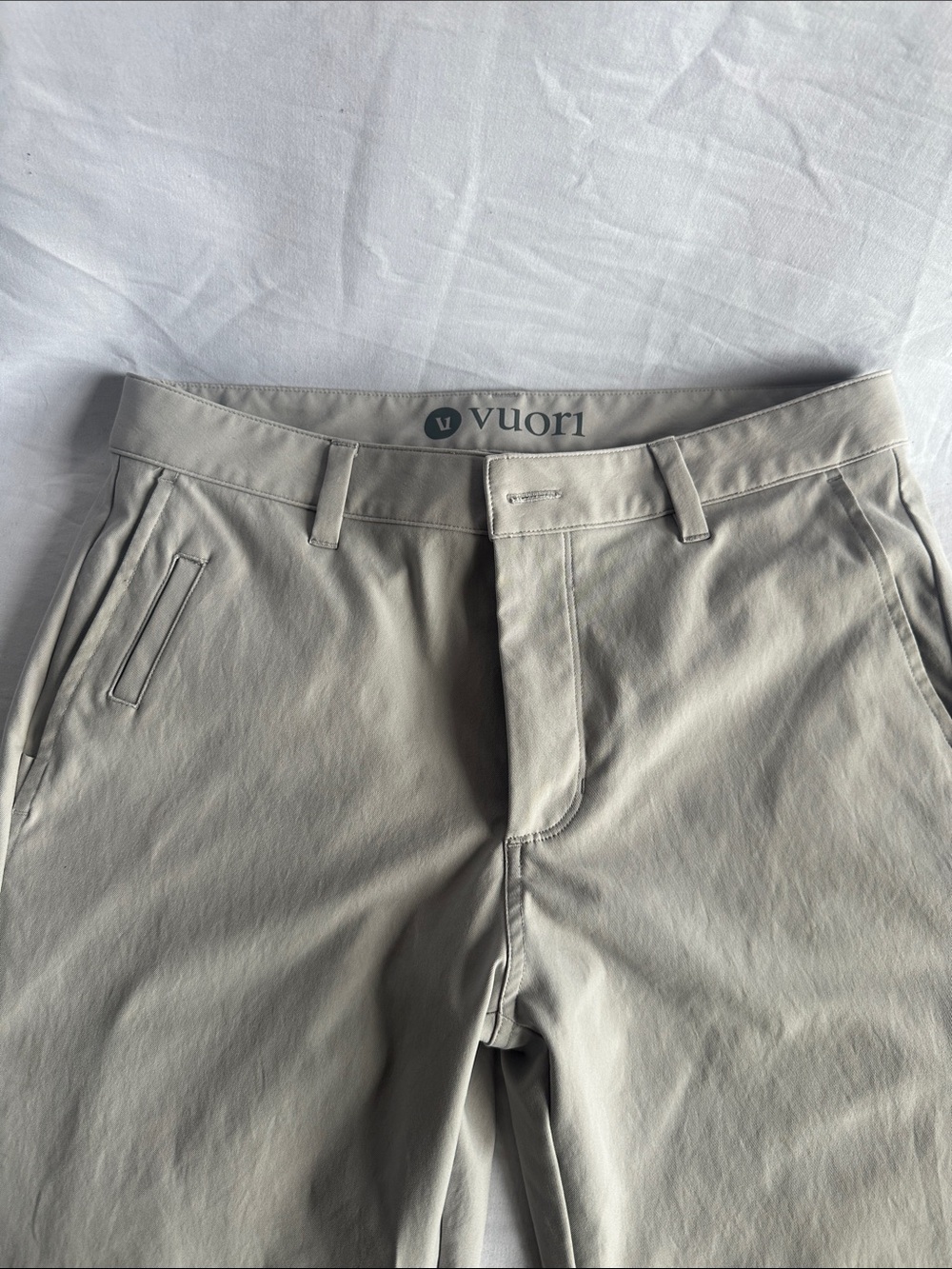 Vuori Cascade Tech Chino Pant Men's 32 Light Grey Stretch Performance V427